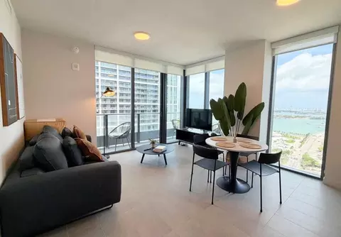 121 NE 5th St, Miami, FL 33132