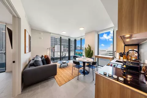 121 NE 5th St, Miami, FL 33132