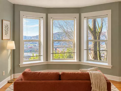 1027 Bellevue Ct E, Seattle, WA 98102