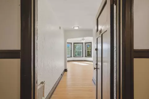 1027 Bellevue Ct E, Seattle, WA 98102