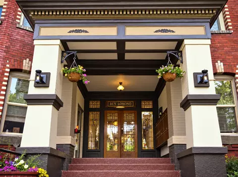1027 Bellevue Ct E, Seattle, WA 98102