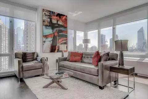 W 42nd St, New York, NY 10036