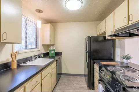 1800 Cal Young Rd, Eugene, OR 97401