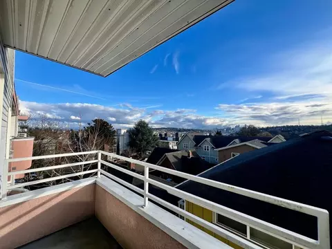 4113 Linden Ave N, Seattle, WA 98103 photo 2