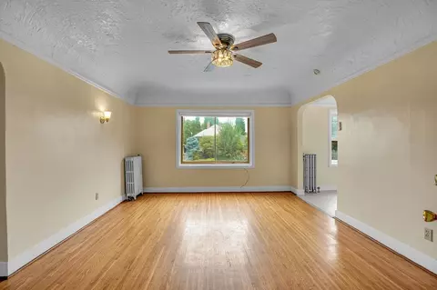 2052 SE Hawthorne Blvd, Portland, OR 97214