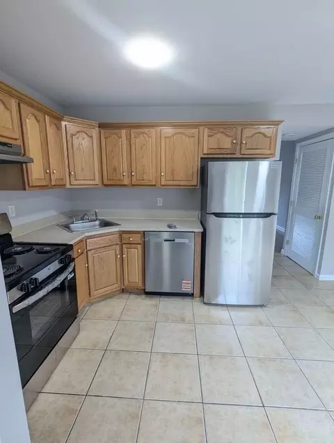 150 Mohican Ave, Waterbury, CT 06708