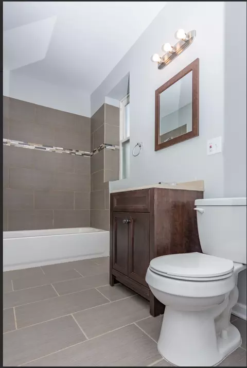 125 E 71st St, Chicago, IL 60619