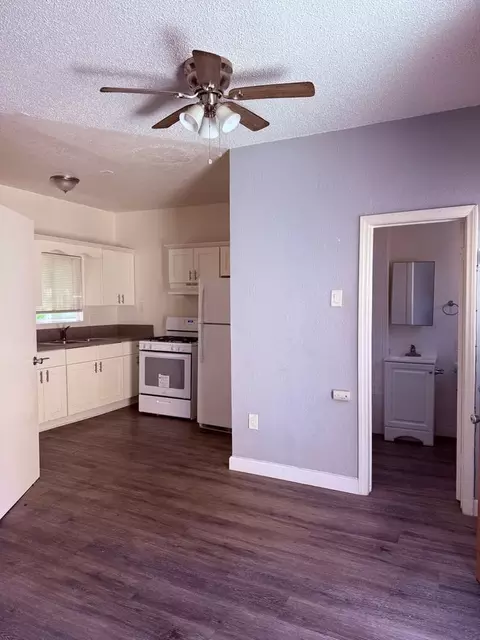 1033 Hoffman Ave, Long Beach, CA 90813 photo 9