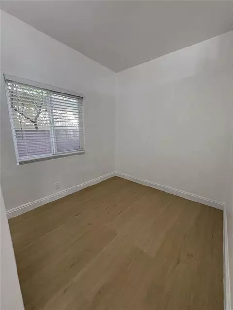 1033 Hoffman Ave, Long Beach, CA 90813 photo 3