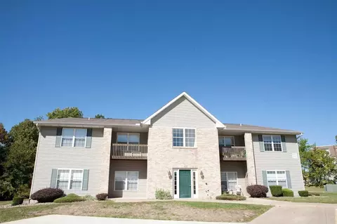 1327 W Covington Ct, Peoria, IL 61614