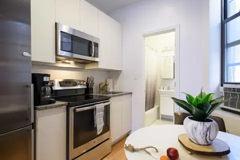 200 E 11th St, New York, NY 10003