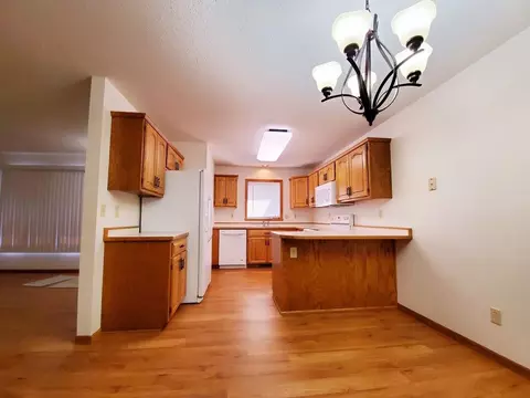 1722 35th St S, Fargo, ND 58103