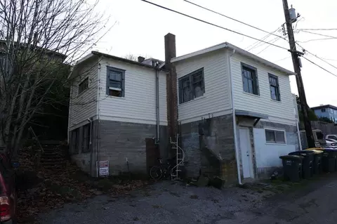631 N Forest St, Bellingham, WA 98225