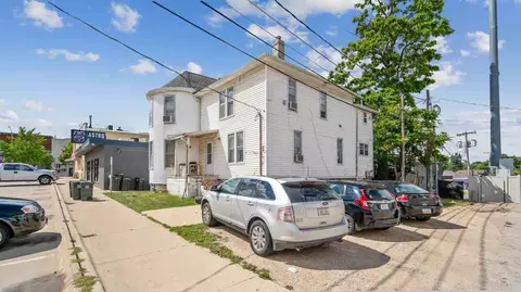 815 W 23rd St, Cedar Falls, IA 50613