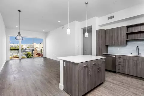 1331 W 7th St, Los Angeles, CA 90017