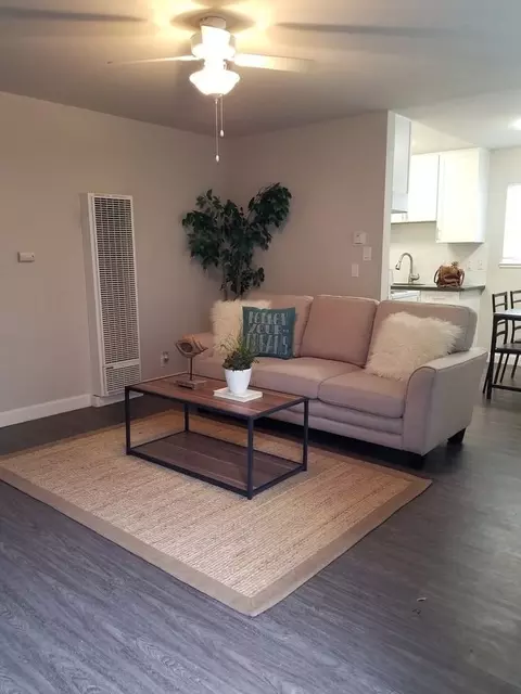 2412 Q St, Sacramento, CA 95816