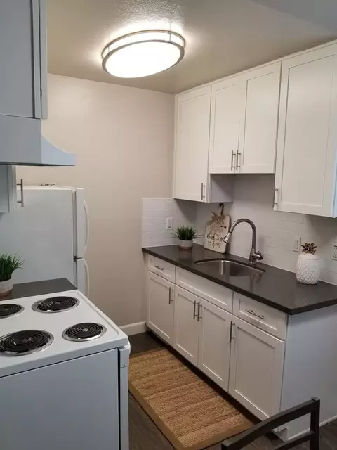 2412 Q St, Sacramento, CA 95816