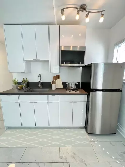851 S Kenmore Ave, Los Angeles, CA 90005