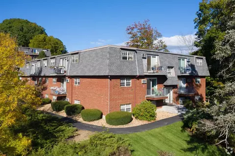 100 Whitehall Rd, Amesbury, MA 01913