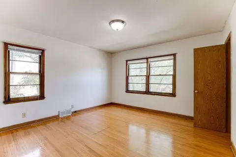 865 Snelling Ave N, Saint Paul, MN 55104
