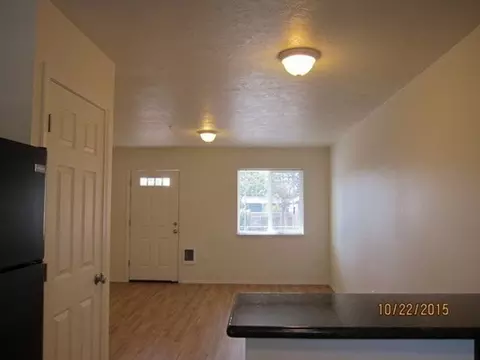 540 W 3rd Ave, Junction City, OR 97448 photo 4