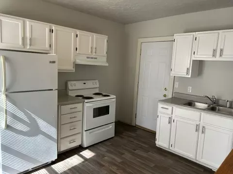 304 N Webb St, Webb City, MO 64870 photo 2