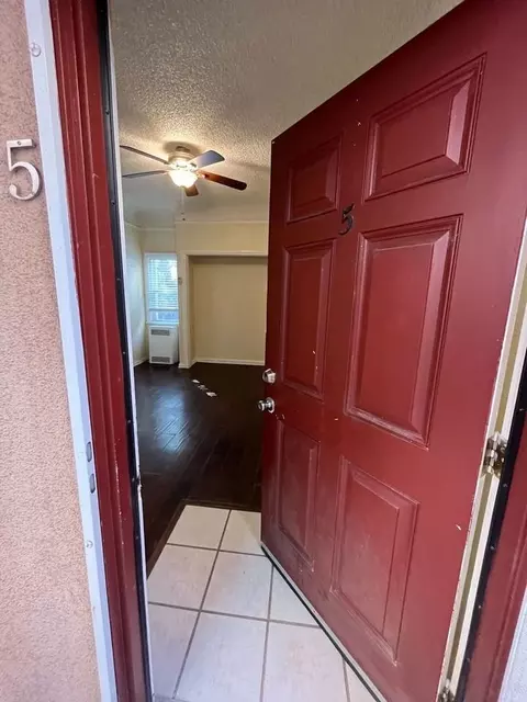 715 E 5th St, Long Beach, CA 90802 photo 3