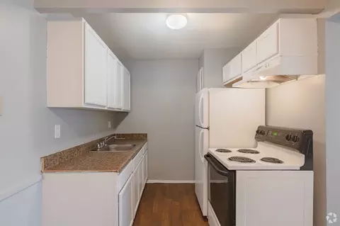 22045 W 8 Mile Rd, Detroit, MI 48219