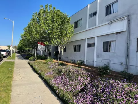 16950 Blackhawk St, Los Angeles, CA 91344