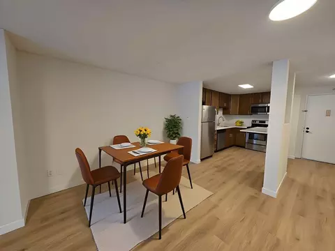3025 NE 137th St, Seattle, WA 98125