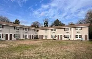 13 Hedge Ln, Portsmouth, VA 23701
