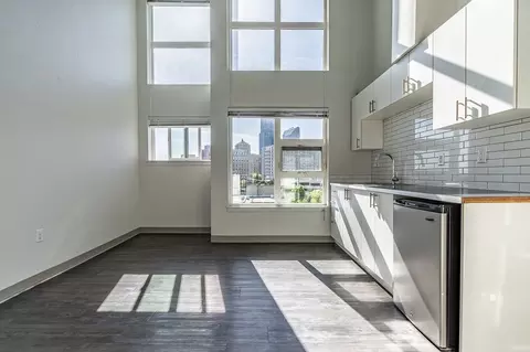 220 10th Ave, Seattle, WA 98122