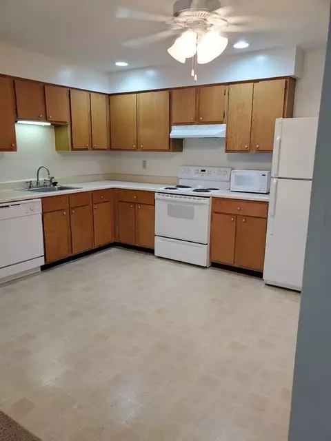 1100 Kingbolt Circle Dr, Mehlville, MO 63129