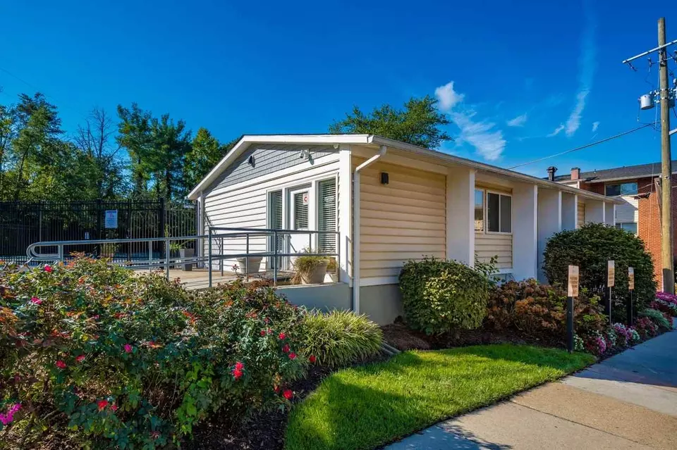  5345 85th Ave, New Carrollton, MD 20784 photo 4