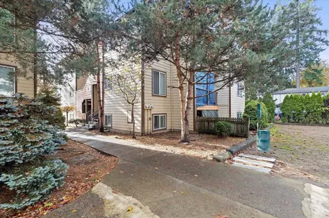 13801 SE Stark St, Portland, OR 97233