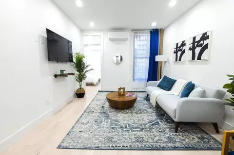 E 78th St, New York, NY 10075