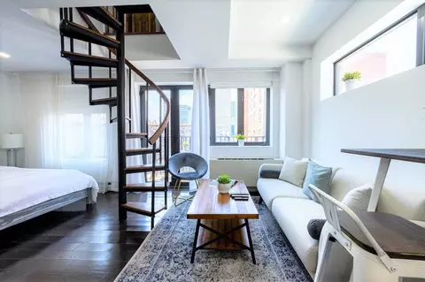 9 Th Ave, New York, NY 10011