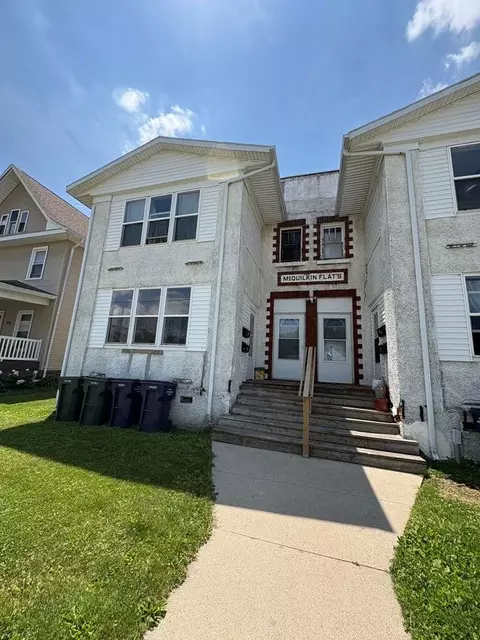 703 E Main St, La Porte City, IA 50651