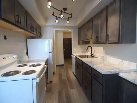 2233 N Summit Ave, Milwaukee, WI 53202