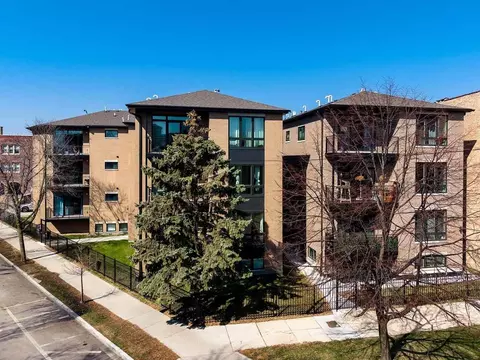 7428 N Rogers Ave, Chicago, IL 60626