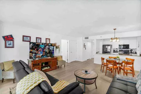 1 NW 12th St, Miami, FL 33136
