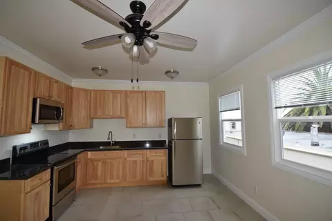 1733 Seminary Ave, Oakland, CA 94621