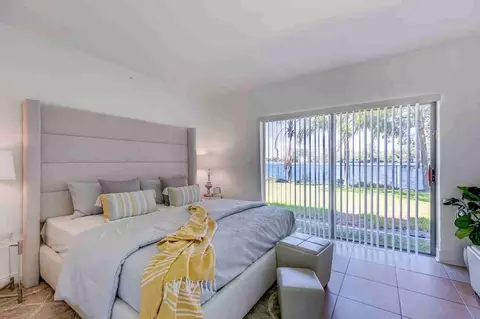 1401 NW 103rd St, Miami, FL 33147