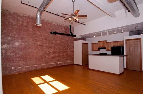 235 N Market Ave, Springfield, MO 65806