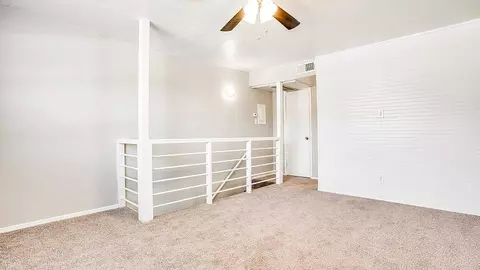 805 S Center St, Arlington, TX 76010 photo 7
