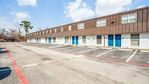 805 S Center St, Arlington, TX 76010 photo 11