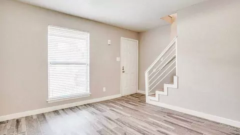 805 S Center St, Arlington, TX 76010 photo 10