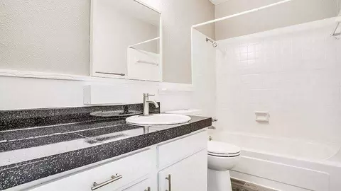 805 S Center St, Arlington, TX 76010 photo 6