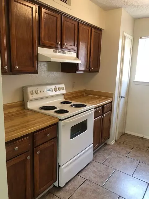 8747 Granite Dr, Oak Hills Place, LA 70810