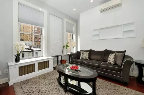 200 E 11th St, New York, NY 10003